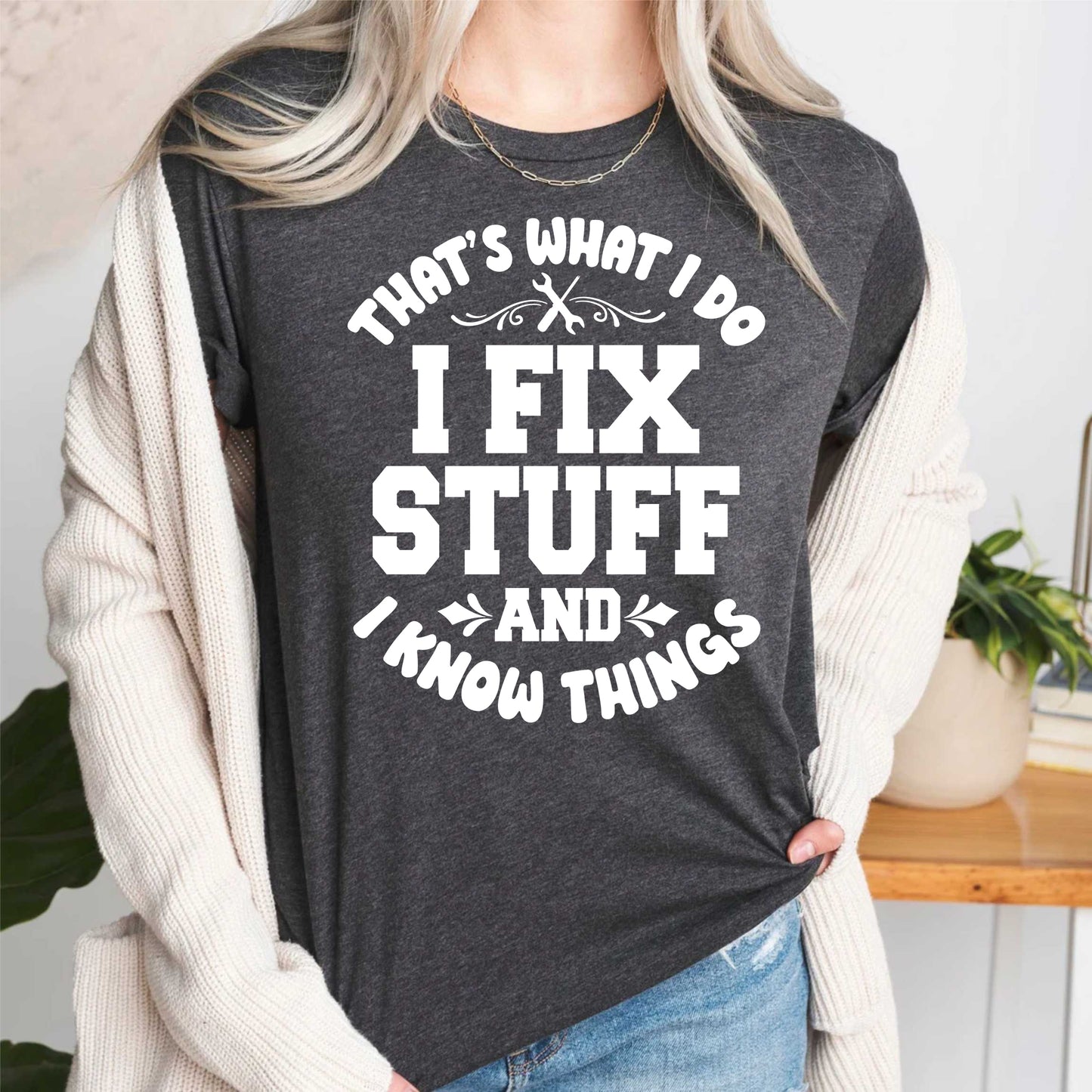 That's What I Do I Fix Stuff And I Know Things Saying Mechanic T Shirt